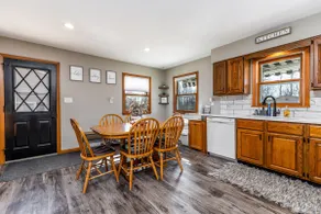 Central Rustic Hideaway - Image 4