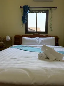 Cool and Comfortable Stay by the Nightmarket! - Image 2