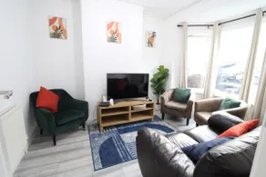 4 bed 2 bath House in medway - Image 2