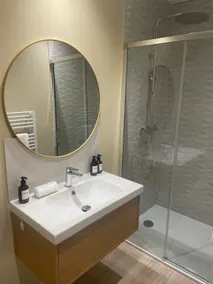 Spa Suite 1 – Free Private Parking in Reims - Image 2