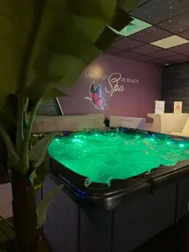 Spa Suite 3 – Free Private Parking in Reims - Image 3