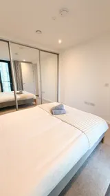 Balcony Modern Central MCR City View FREE Parking - Image 4