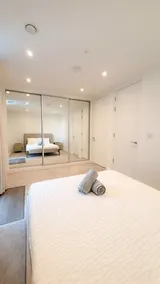 Balcony Modern Central MCR City View FREE Parking - Image 3