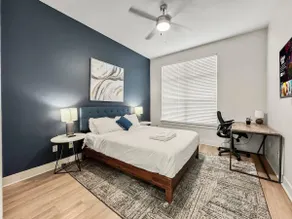 Luxury 2BD | Deep Ellum | Free Parking | Pool+Gym - Image 4