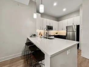 Luxury 2BD | Deep Ellum | Free Parking | Pool+Gym - Image 2