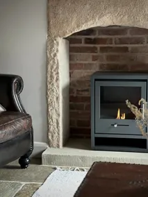Romantic Derbyshire Cottage, Roll Top Bath - Image 3