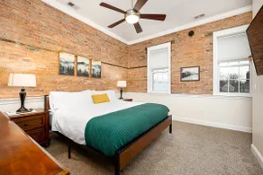 Elegant Spacious Historic Loft in Downtown Area - Image 2