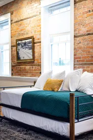 Elegant Spacious Historic Loft in Downtown Area - Image 3