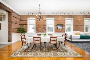 Elegant Spacious Historic Loft in Downtown Area - Image 5