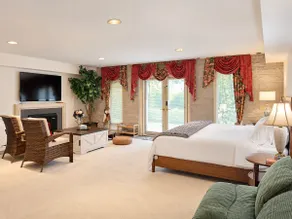 Guest Suite-5 mins to DT,Softened water,Free Pkg - Image 2