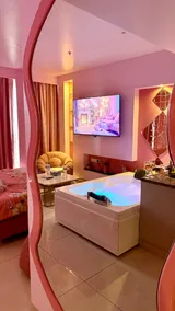 Green Studio - Private Jacuzzi - Private Balcony - Image 5