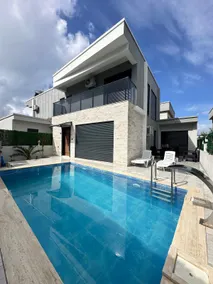 Luxury Villa with a Heated Private Pool Year-Round - Image 2