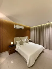 1BR|Luxurious apartmen|65-smart Tv| Great location - Image 2