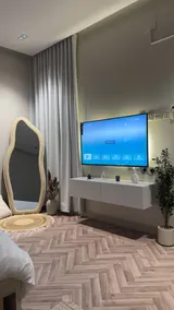 Studio with elegant design and smart entrance - Image 3
