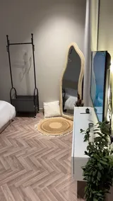 Studio with elegant design and smart entrance - Image 5