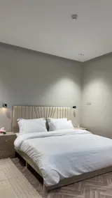 Studio with elegant design and smart entrance - Image 4