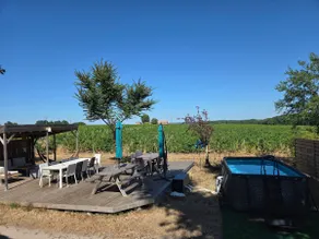 travel in the vineyards on-site parking - Image 2