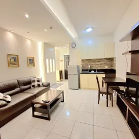 StayLuxia Manilabayview King 1BR 1BA Junior Suite w/ Balcony, Pool, Netflix - Image 4