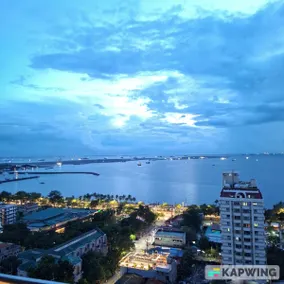 StayLuxia Manilabayview King 1BR 1BA Junior Suite w/ Balcony, Pool, Netflix - Image 3