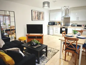 Charming Apartment Nottingham -FREE Onsite Parking -Nr City- FAST WiFi - Image 4