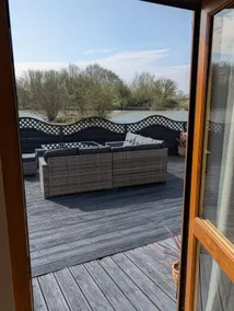 Lakefront Luxurious Lodge - Aylesbury Lodge - Image 5