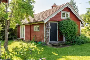 Charming valley cottage with lake view - Image 2