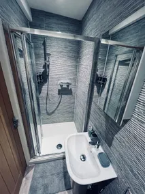Stylish sleek retreat - 2 floors - Image 3