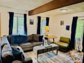 Home in Yosemite-Brookside Cottage-Sleeps 10 - Image 4