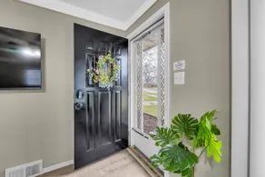 Charming Bungalow in MH | 1 King | 2 Queens - Image 3