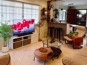 Muji Salvacion with WiFi & Netflix - Image 2
