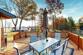 Lakefront Fun: Mini Bar, Pool Table & Fire Pit - Image 2