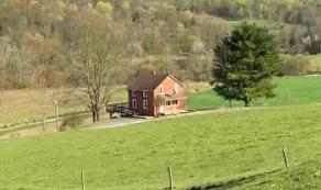 Old Country Farmhouse 150 Acre View With Hot Tub - Image 5