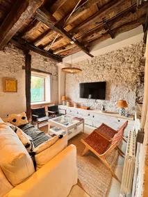Stone and Timber House - Image 2