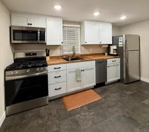 6th Street Retreat - Image 2