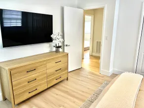 Designer Home Near EVERYTHlNG! - Image 3