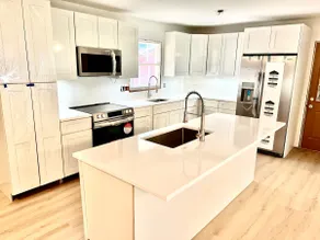 Designer Home Near EVERYTHlNG! - Image 2