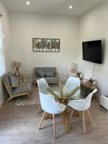 Beautiful cottage in East Orange - Image 2