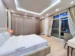 Bright Duplex Home | Family Stay Near SECC - Image 2