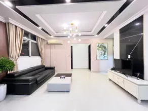 Bright Duplex Home | Family Stay Near SECC - Image 4