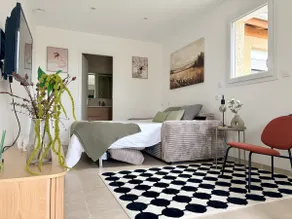 Cosy studio with garden - Image 2
