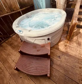 Cozy Cabin with hot tub - Image 4