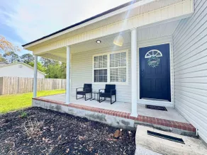 Stylish Masters Stay 9 Mi to Course New Finishes - Image 2