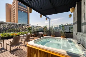 Sophisticated Apt w/Priv Balcony | Rooftop+Jacuzzi - Image 2