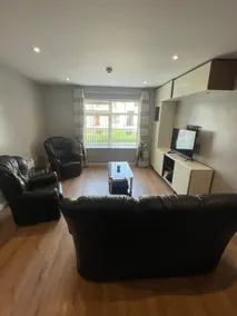 Beautiful 2 bed apartment - Image 4