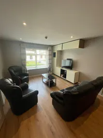 Beautiful 2 bed apartment - Image 3