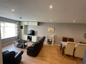 Beautiful 2 bed apartment - Image 5