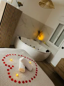 “Gîte la Calade” with a whirlpool bathtub - Image 3