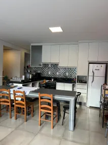 5-Star Comfort 3-Bedroom House with Private Hot Tub - Image 3
