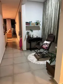 5-Star Comfort 3-Bedroom House with Private Hot Tub - Image 4