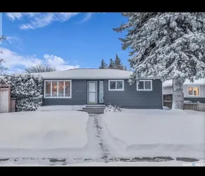 Comfy, Cozy & Private Basement - Image 3